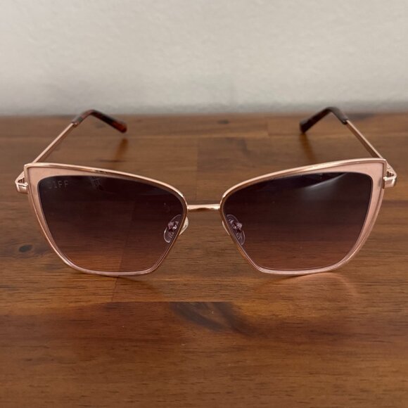 DIFF - Grace Sunglasses in Champagne and Lavender Rose Gradient Lenses - Picture 3 of 9